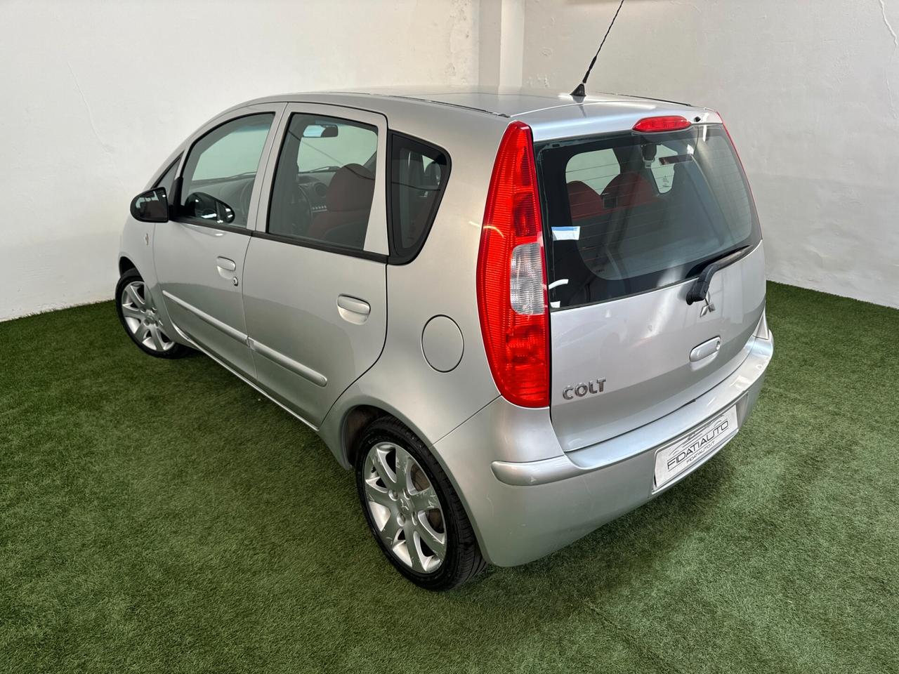 Mitsubishi Colt 1.3 16V 5p. Invite AUTOMATICA