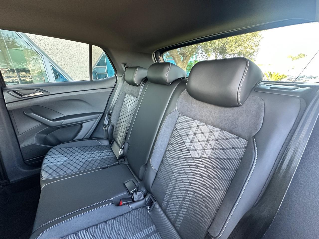 Volkswagen T-Cross R-Line 115cv possibilità noleggio no scoring