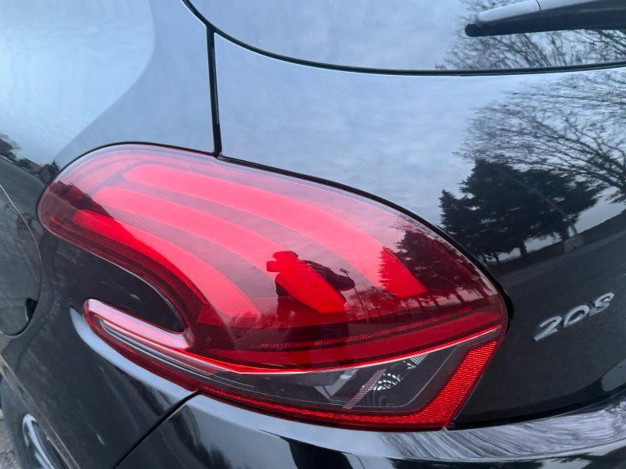 Peugeot 208 BlueHDi 100 S&S 5 porte Signature