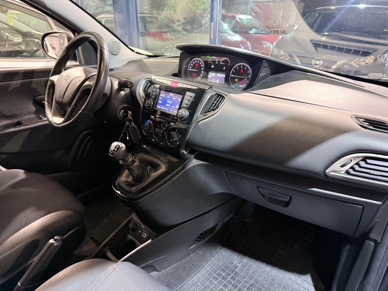 Lancia Ypsilon 1.2 69 CV 5 porte S&S Gold