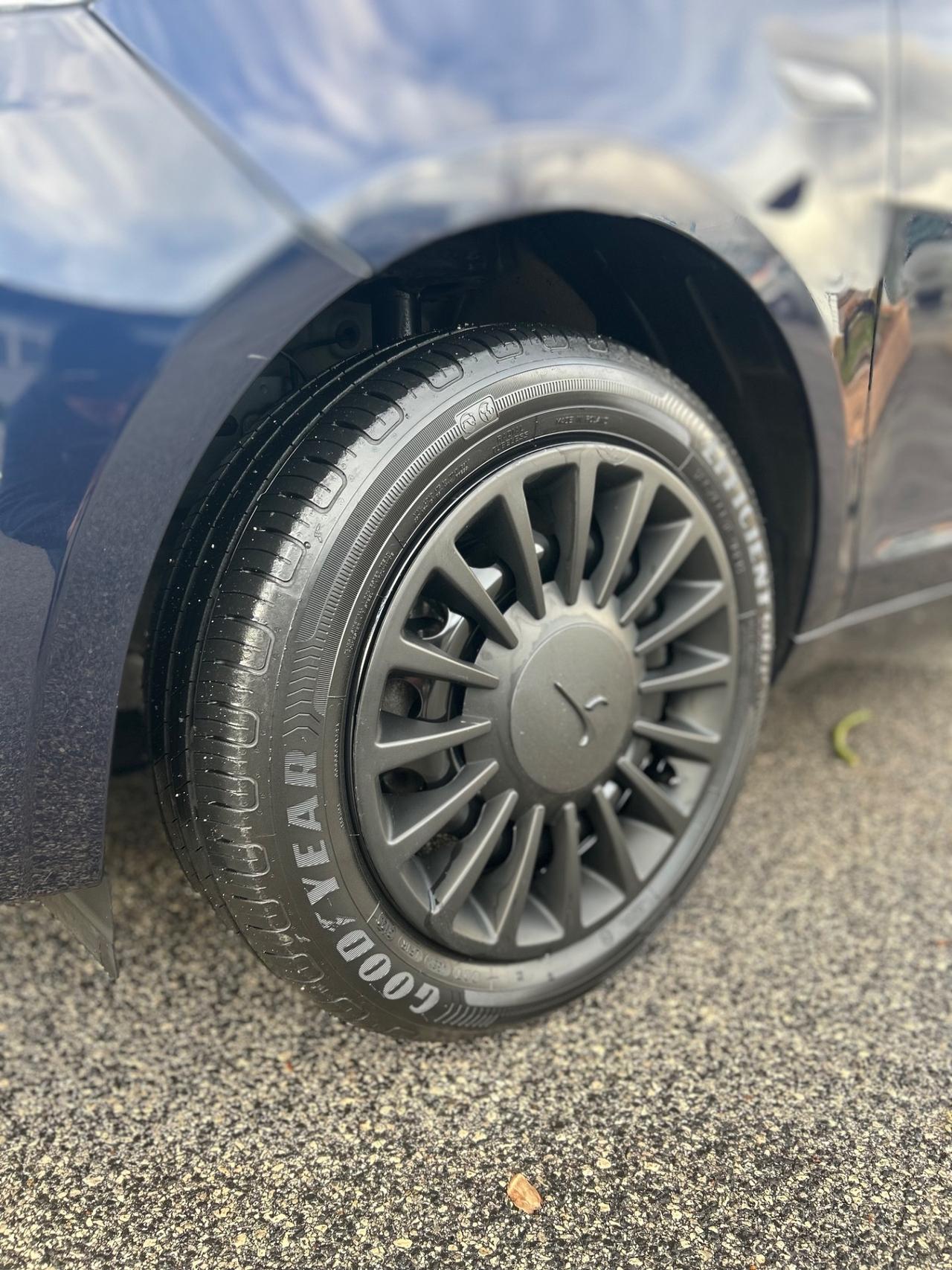 Lancia Ypsilon 1.0 Hybrid Ecochic