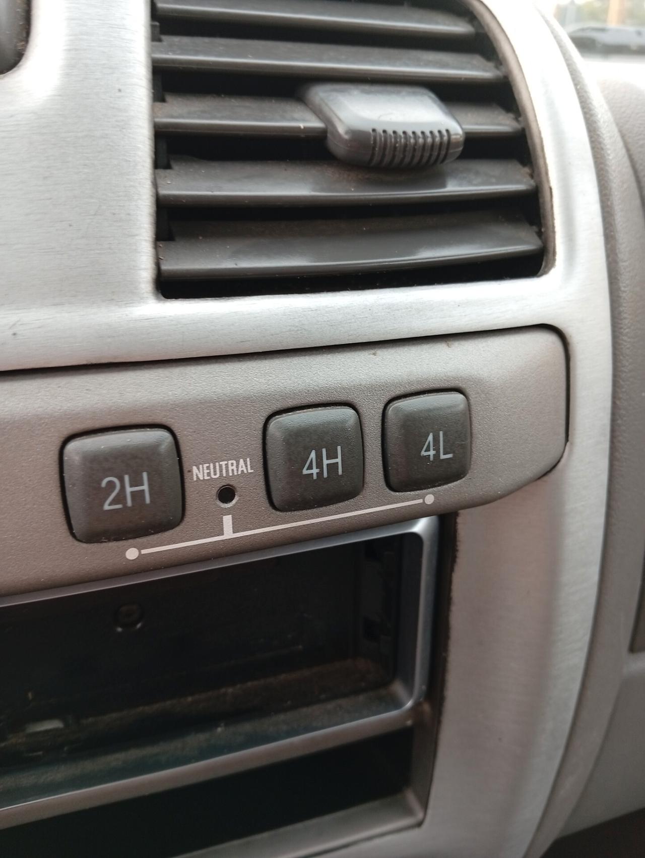 Isuzu D-Max 3.0 TD cat Space Cab 4WD Pick-up LS