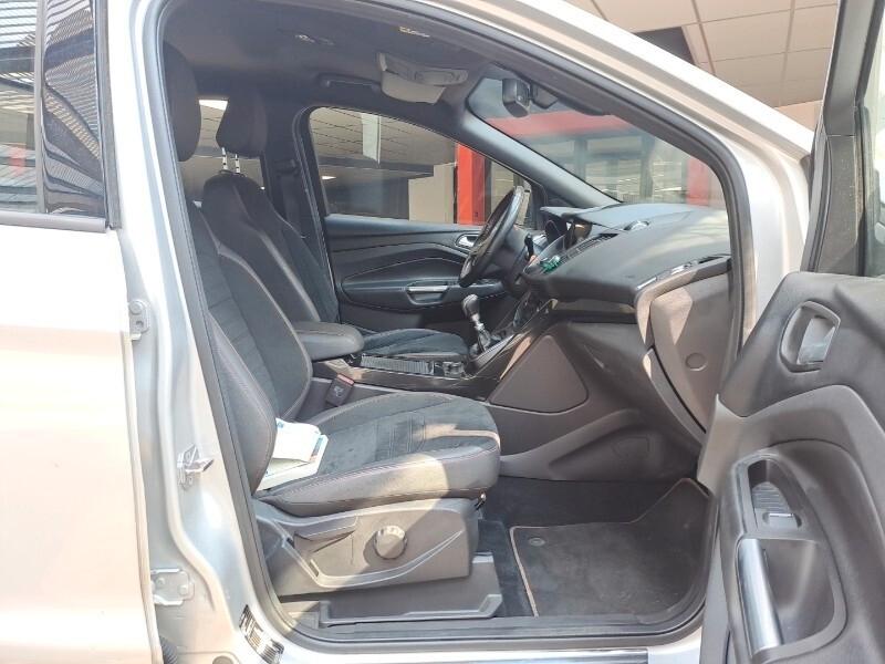 Ford Kuga 1.5 TDCI 120 CV S&S 2WD ST-Line