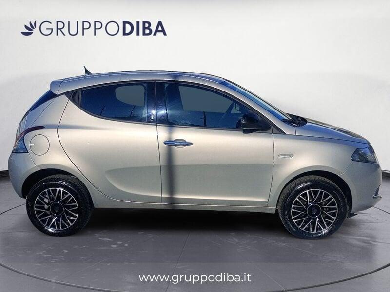 Lancia Ypsilon III 2011 Benzina 0.9 t.air Silver ecochic metano 80cv E6