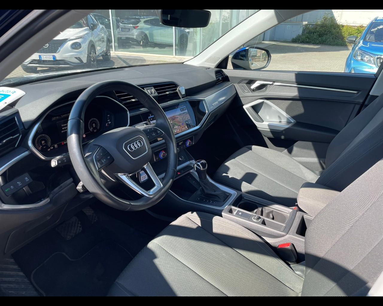 AUDI Q3 45 1.4 tfsi e Business s-tronic