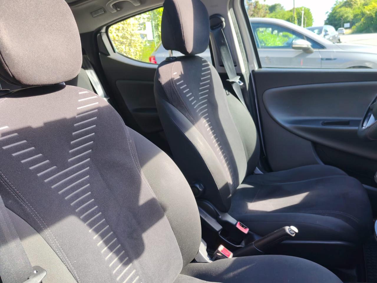 Lancia Ypsilon 0.9 TwinAir 85 CV 5 porte S&S DFN Platinum