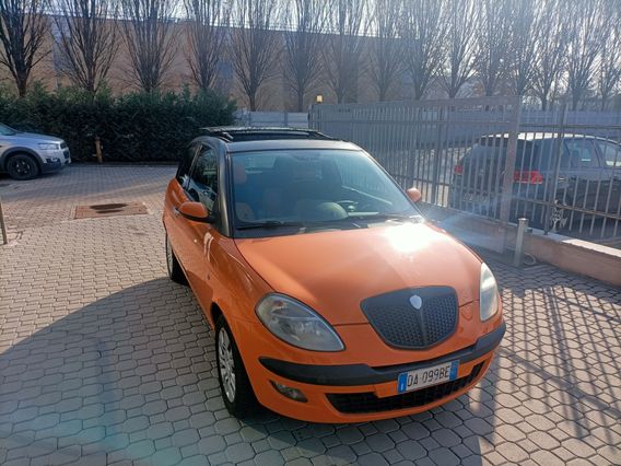 Lancia Ypsilon 1.2 16V Momo Design
