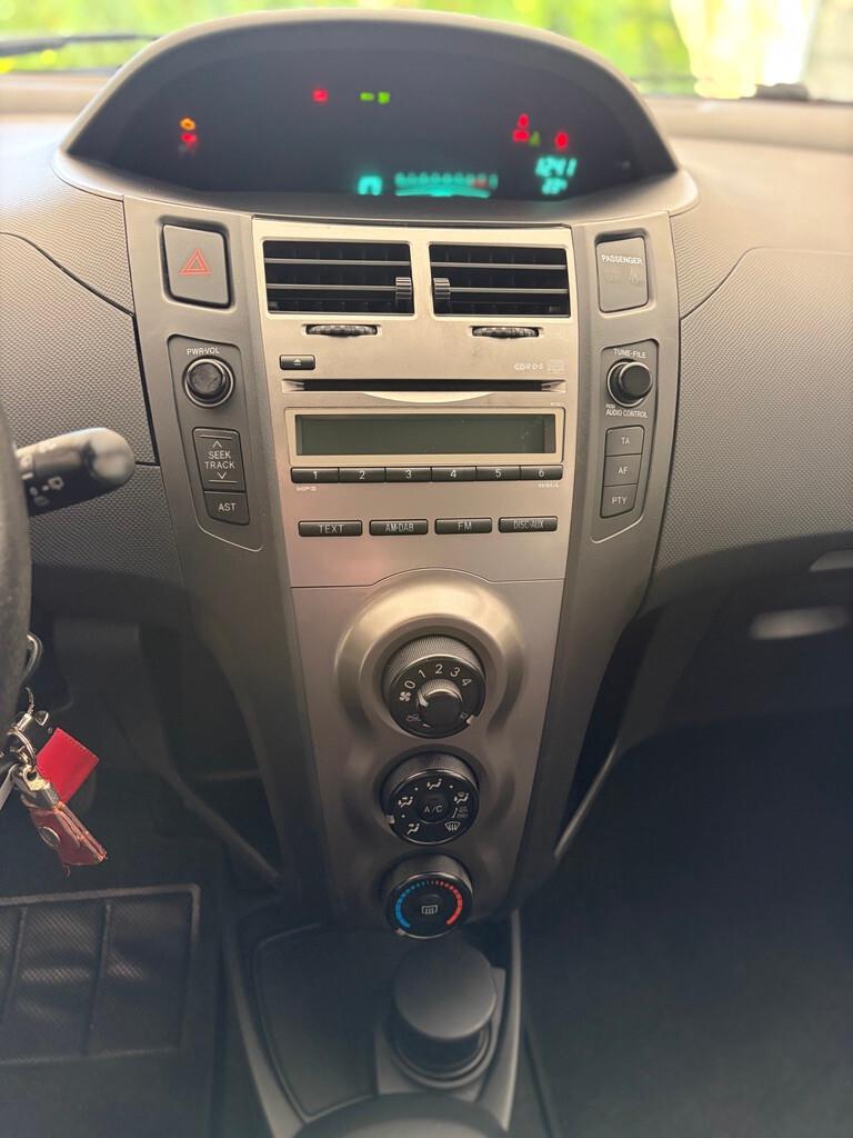 Toyota Yaris 3p 1.3 dual Sol -NEOPATENTATI-