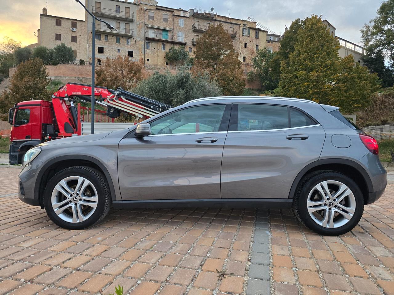 Mercedes-benz GLA 180 d Premium
