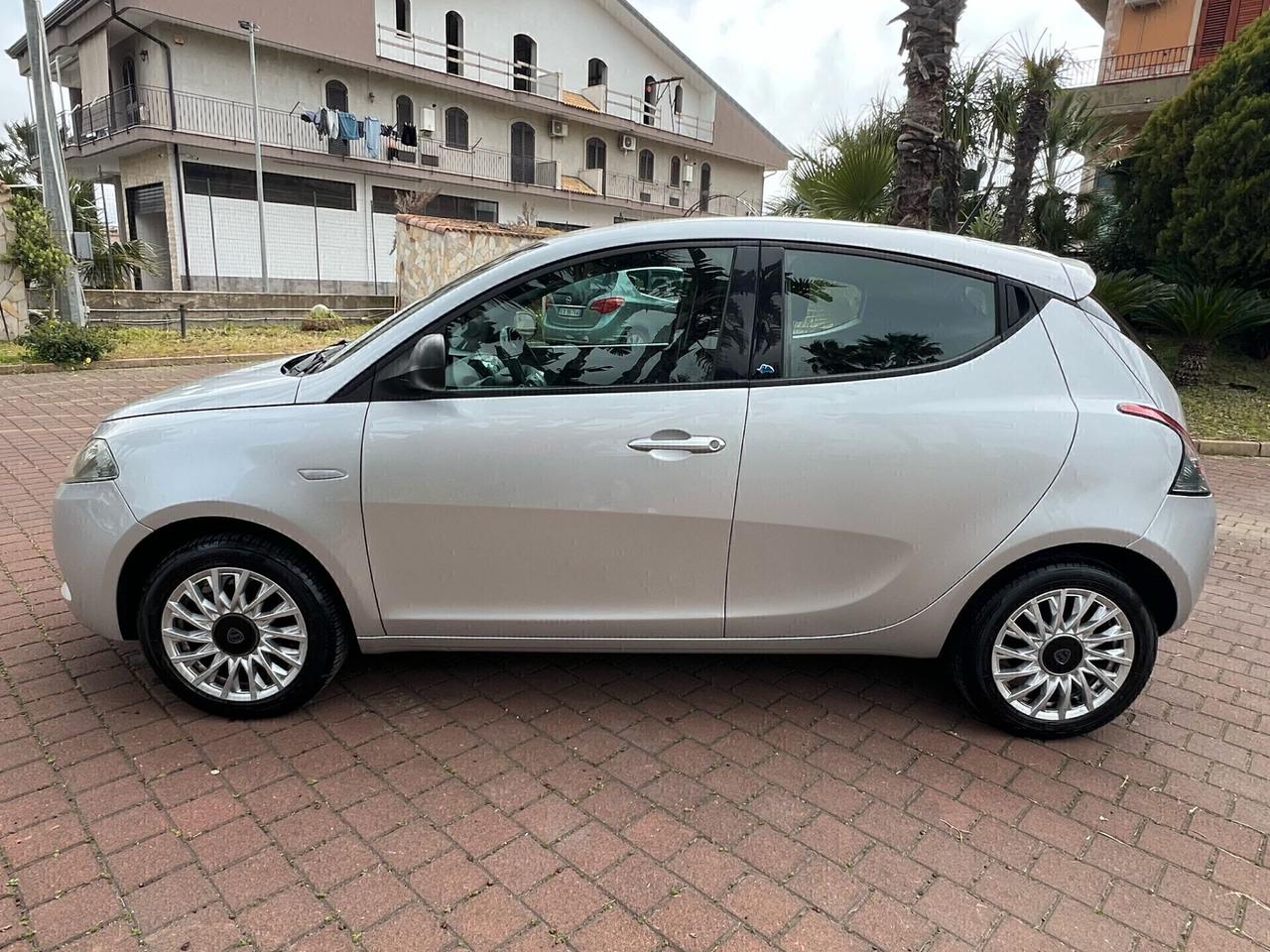 Lancia Ypsilon 1.2 69 CV 5 porte S&S Platinum