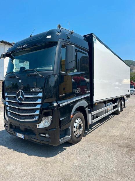 Motrice Mercedes Actros coibentato