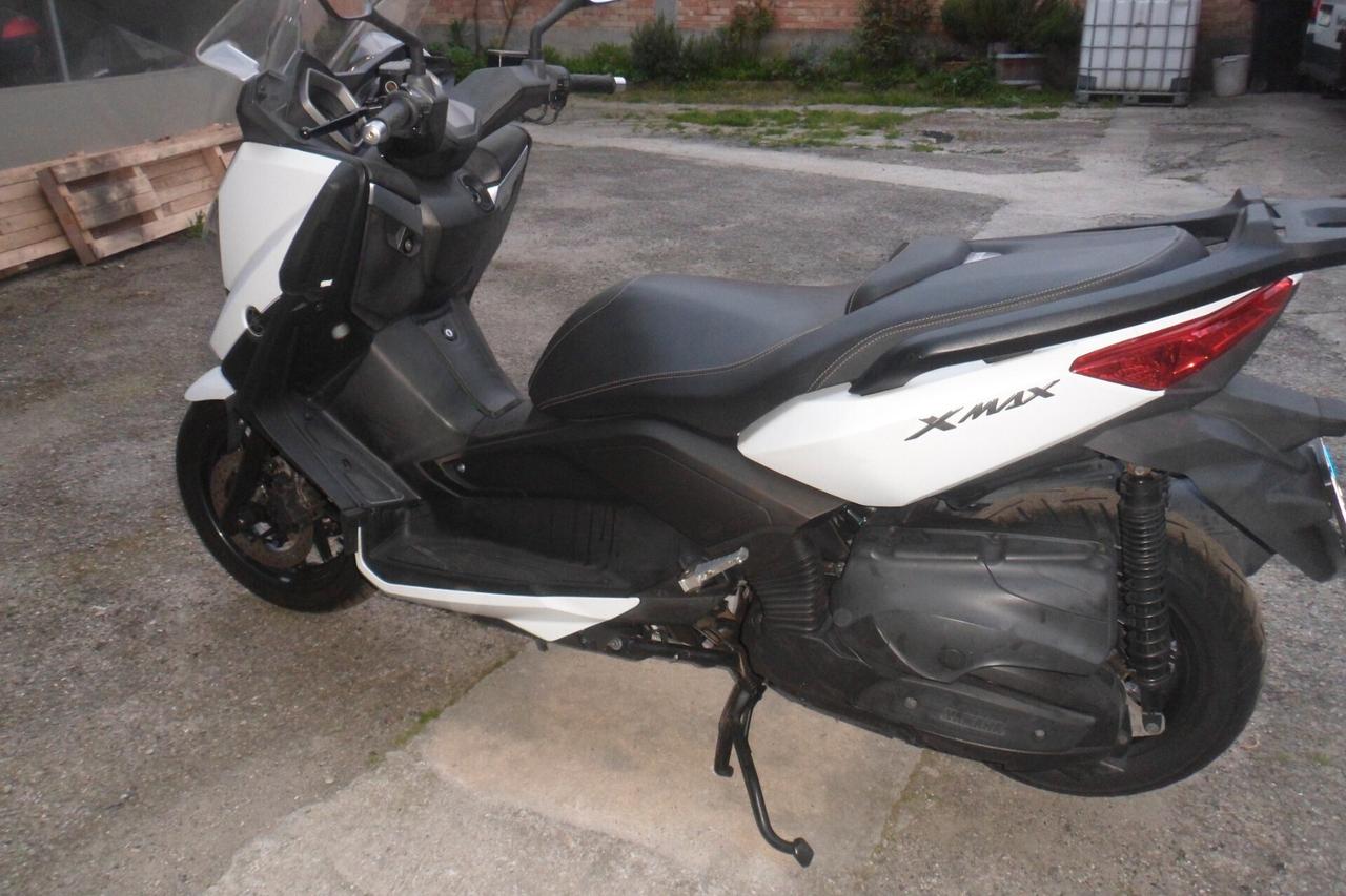 YAMAHA XMAX 400
