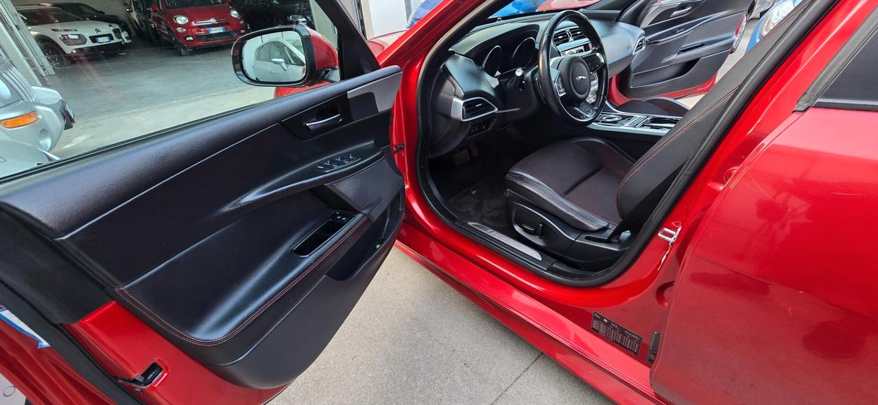 Jaguar XE 2.0 D Turbo 180CV aut. Prestige Business Edition