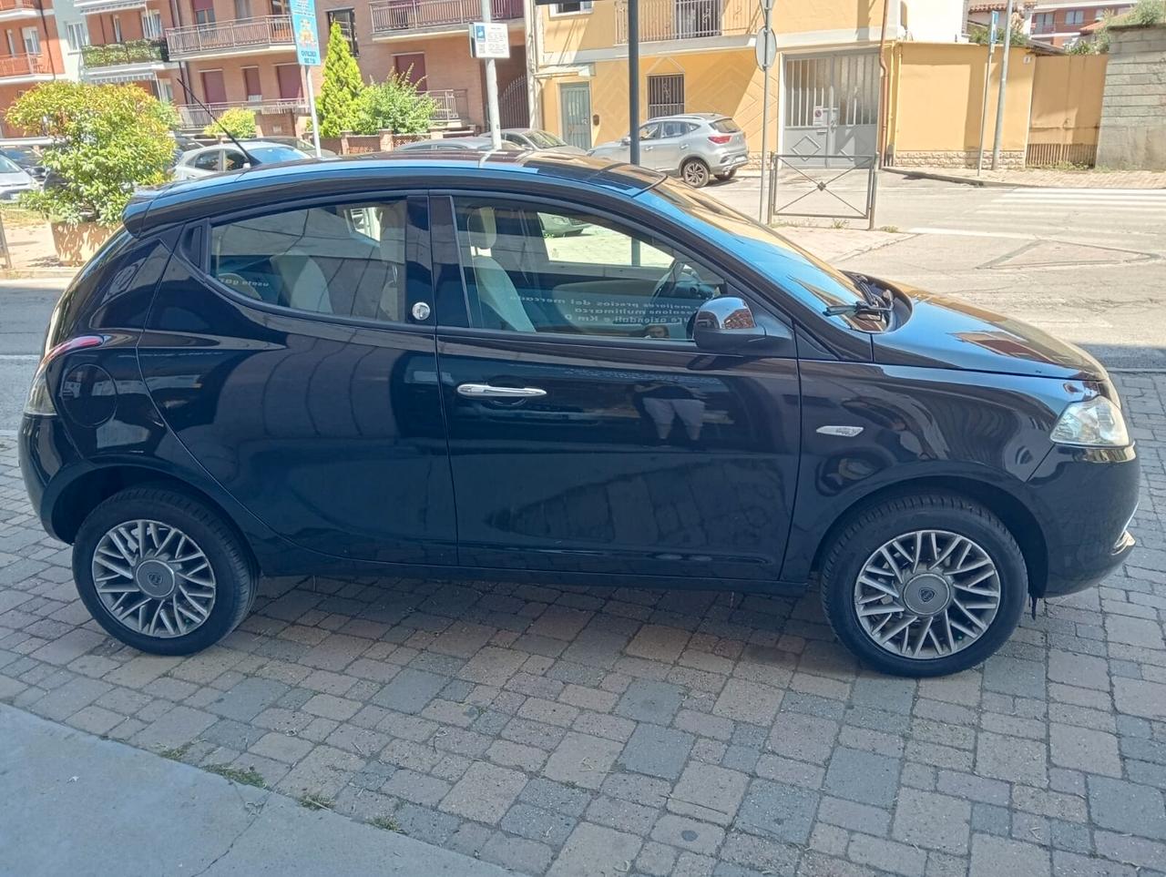 Lancia Ypsilon 0.9 TwinAir 85 CV 5 porte Metano Ecochic