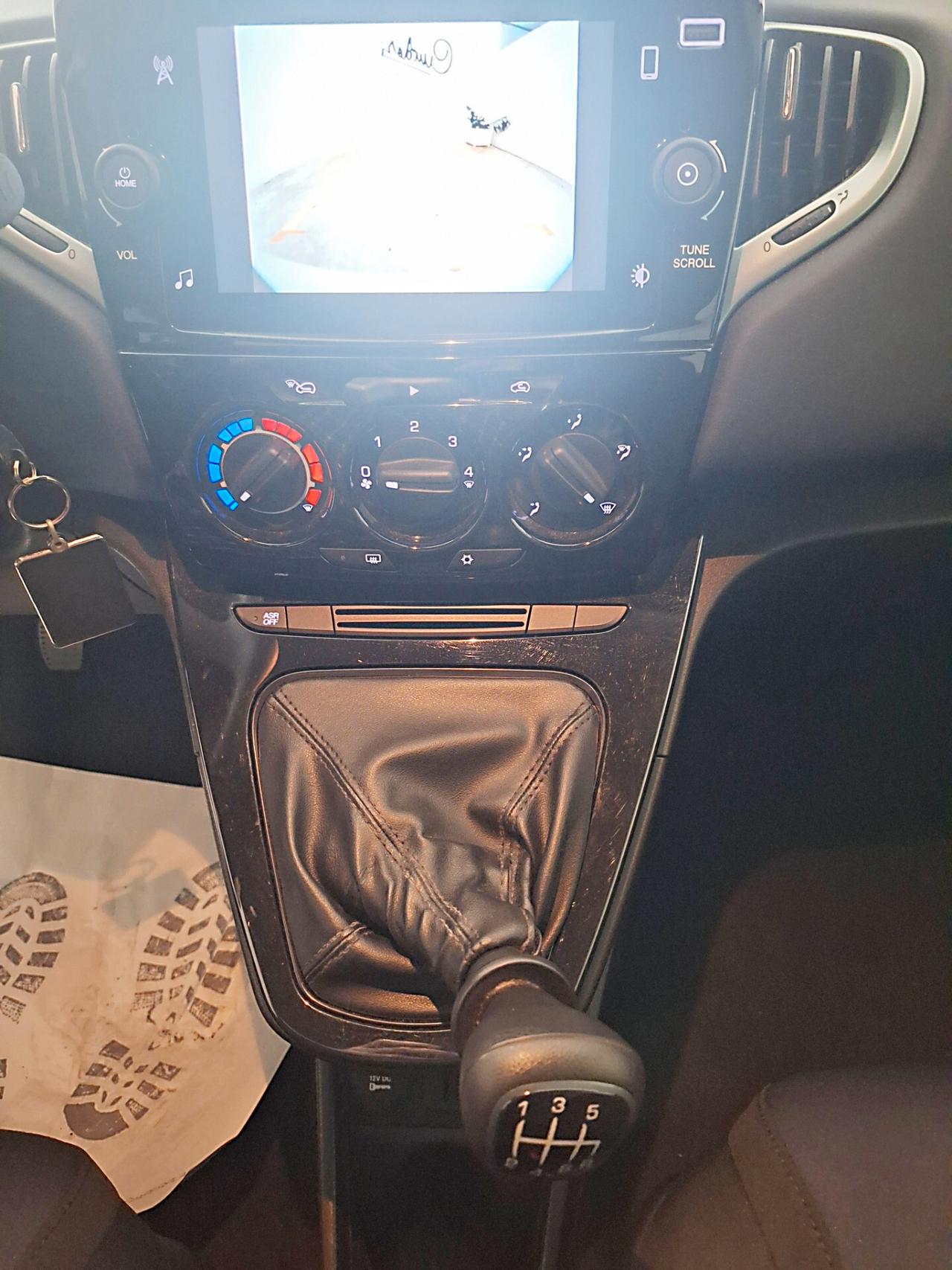 Lancia Ypsilon 1.0 FireFly 5 porte S&S Hybrid Platino - 1068