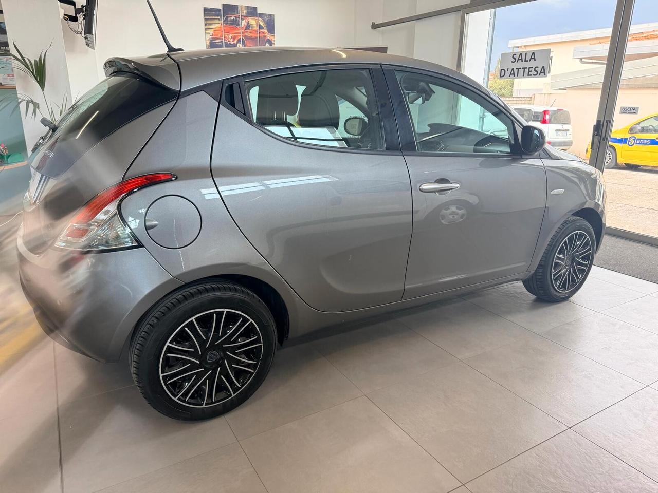 Lancia Ypsilon 1.0 FireFly 5 porte S&S Hybrid Ecochic Gold