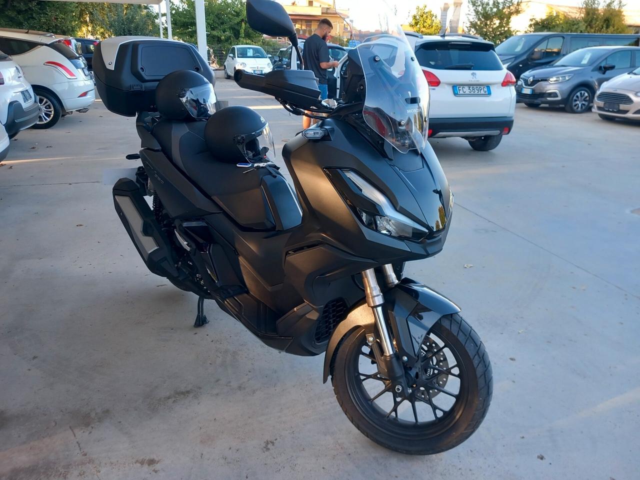 Honda ADV 350 grigio opaco +bauletto