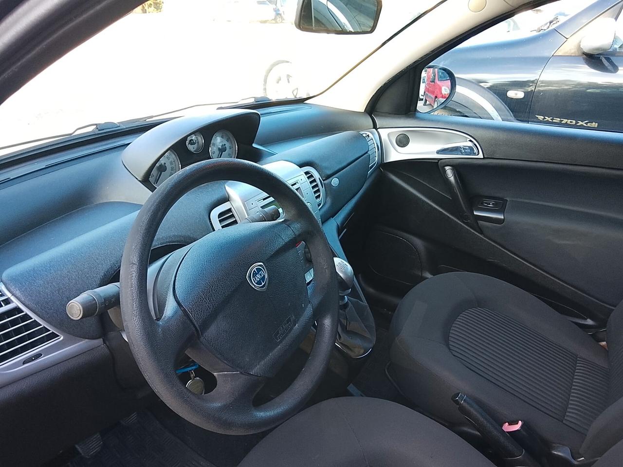 Lancia Ypsilon 1.2 argento