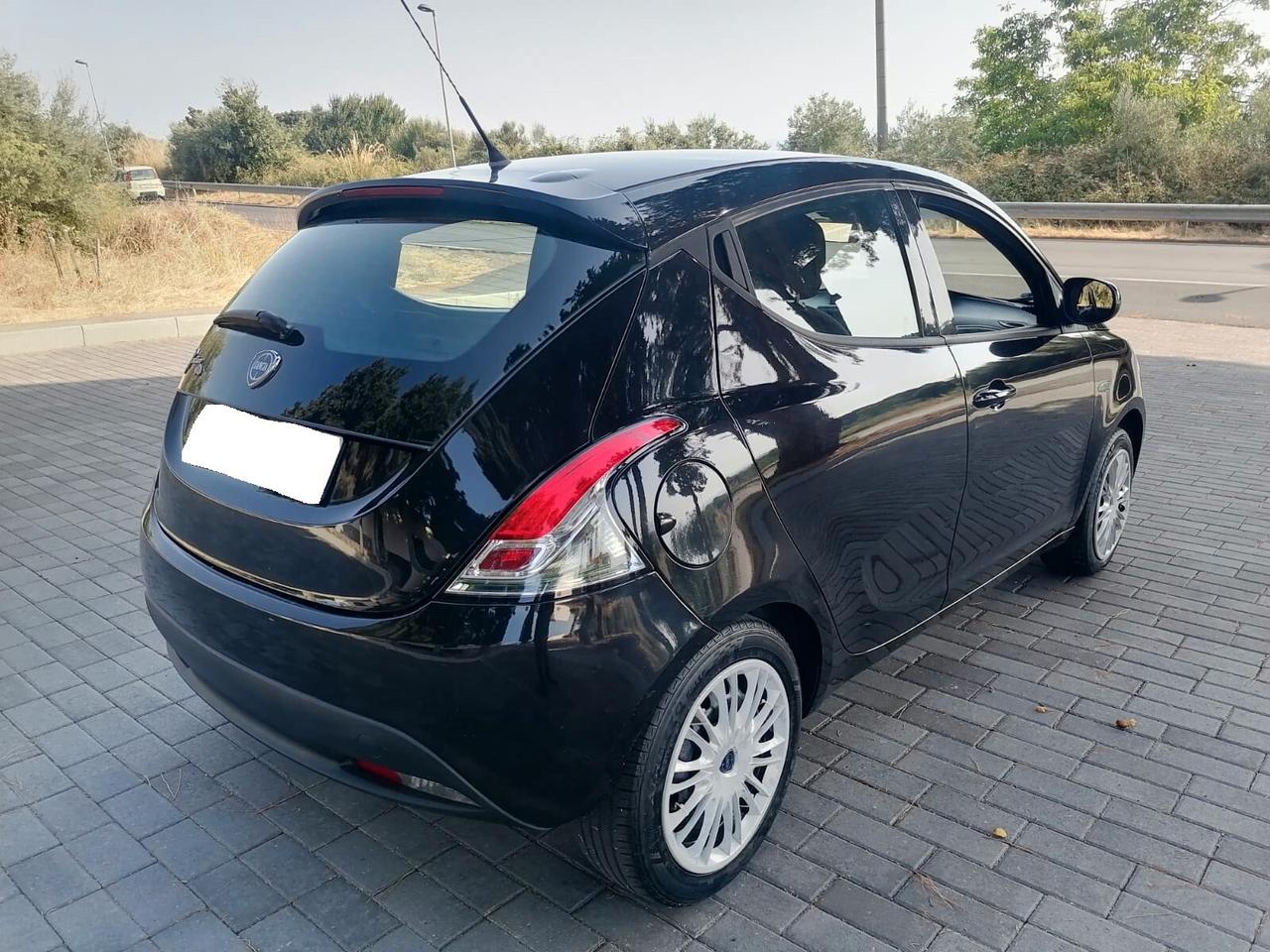 Lancia Ypsilon 1.2 Benz/GPL. - 2013