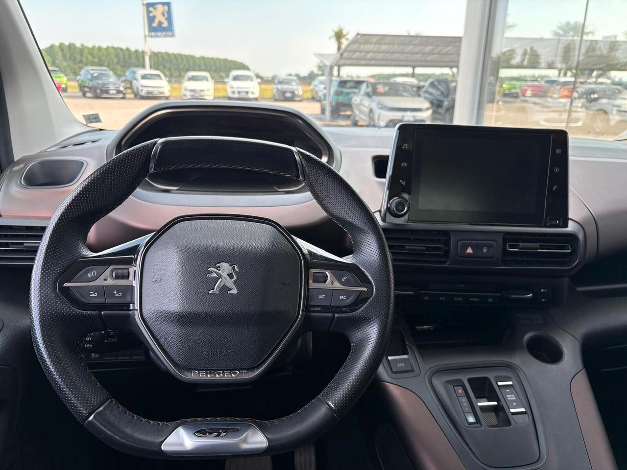 Peugeot Rifter GT motore elettrico 136 CV 50 kWh SPOTICAR