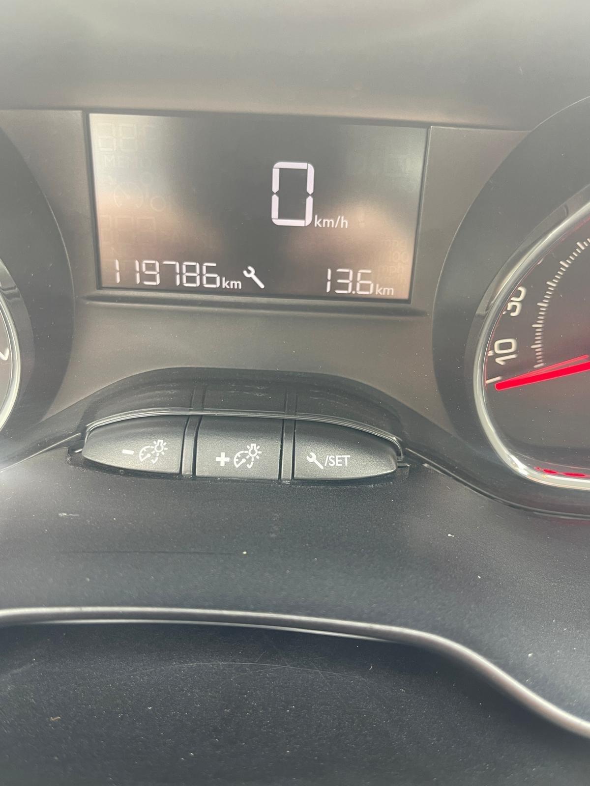 Peugeot 208 PureTech 82 5 porte Allure CERCHI CLIMA CRUISE MULTIFUNZIONE BLUETOOTH NAVIGATORE