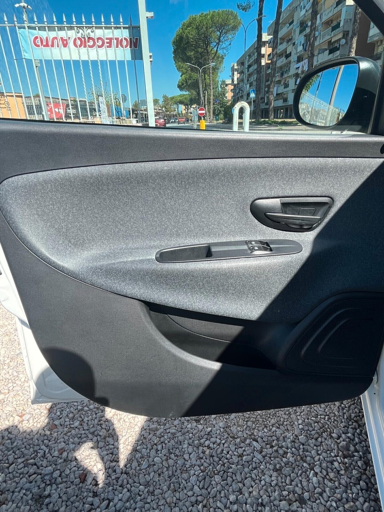 Lancia Ypsilon 1.0 IBRIDA/BENZINA 12348 KM CERTIFICATI UNICO POROPRIETARIO