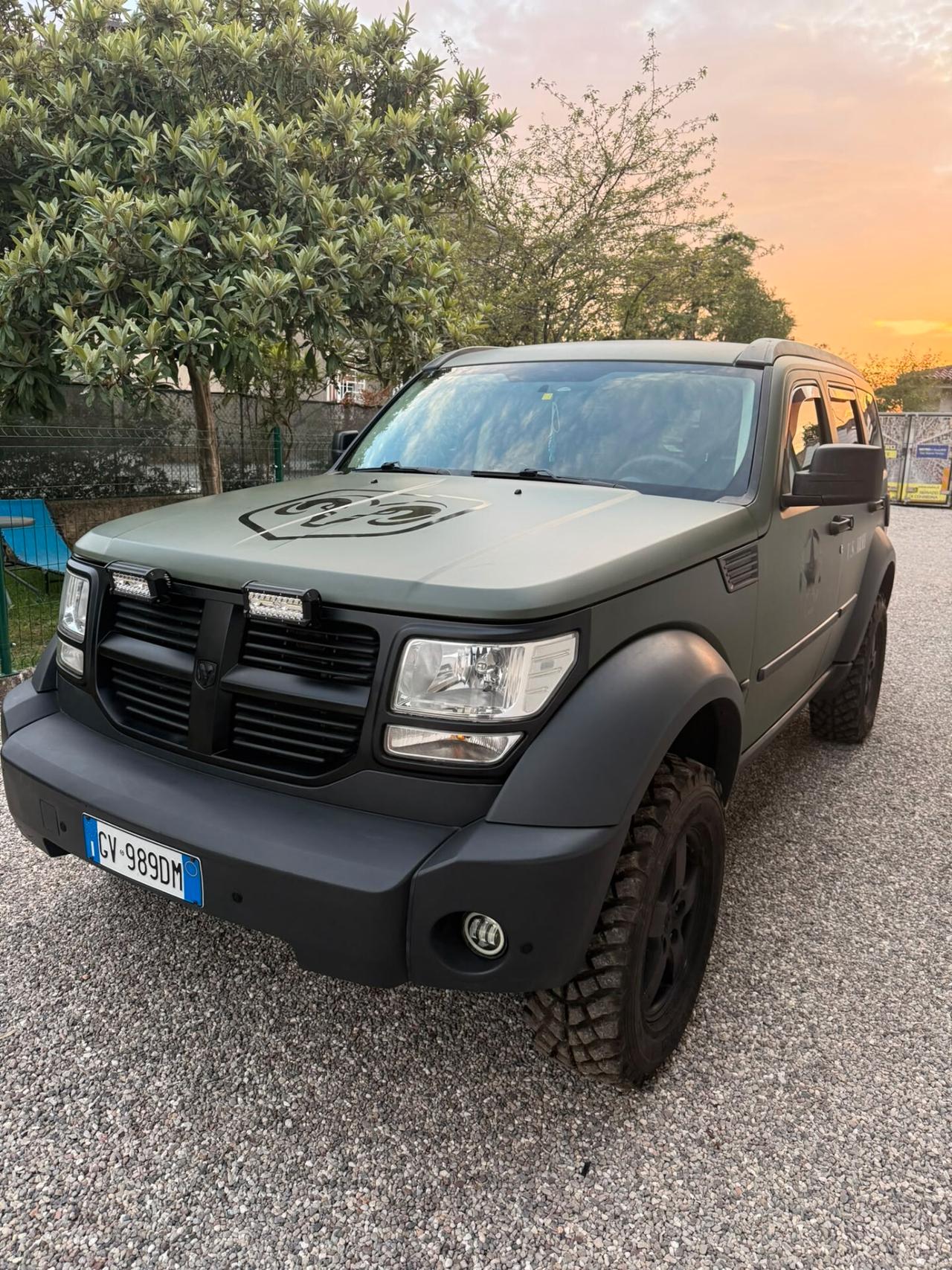 Dodge Nitro 2.8 CRD Automatico – Assetto Rialzato – 3 Set Ruote – Gancio Traino