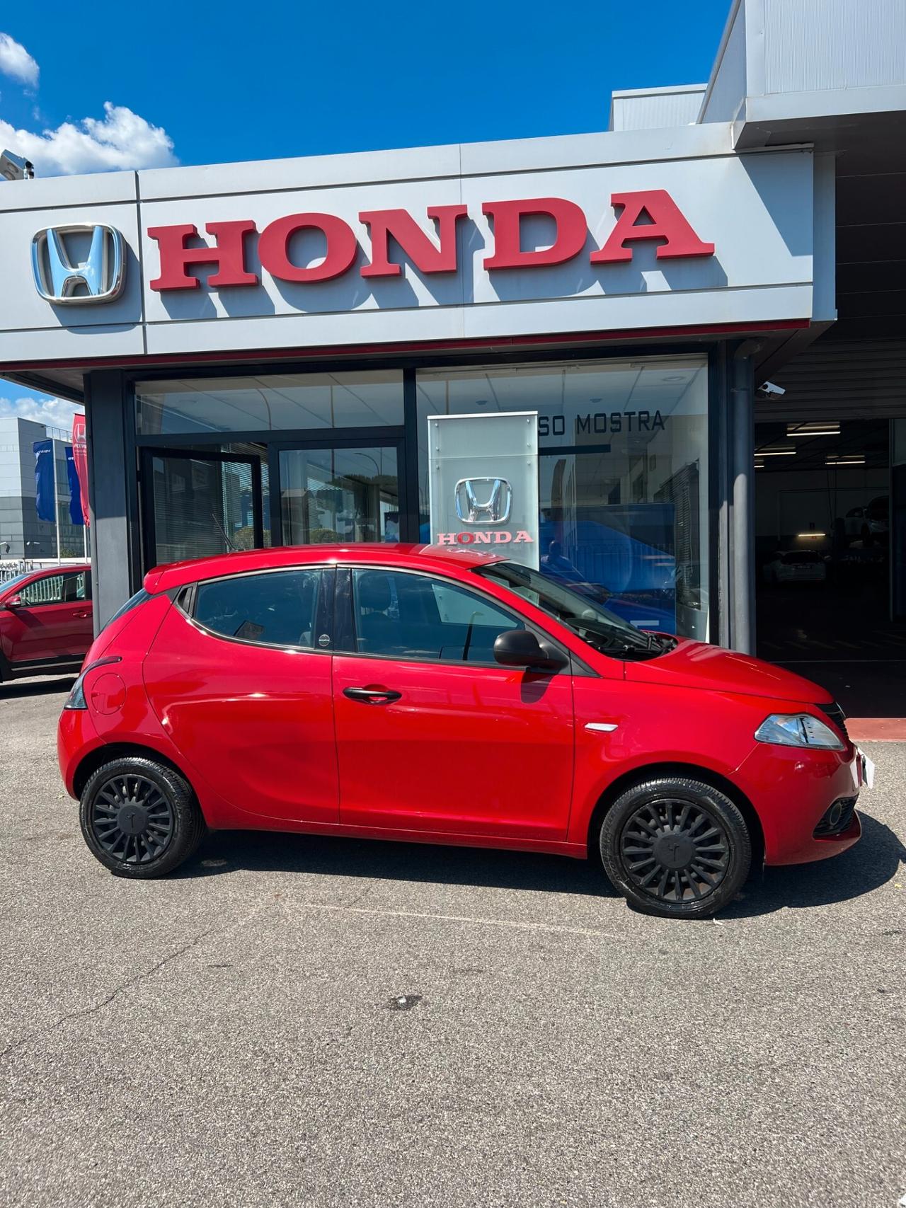 Lancia Ypsilon 1.0 FireFly 5 porte S&S Hybrid Ecochic Silver