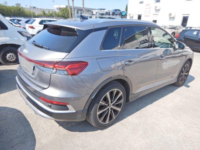 Audi Q4 45 e-tron S line Matrix ACC