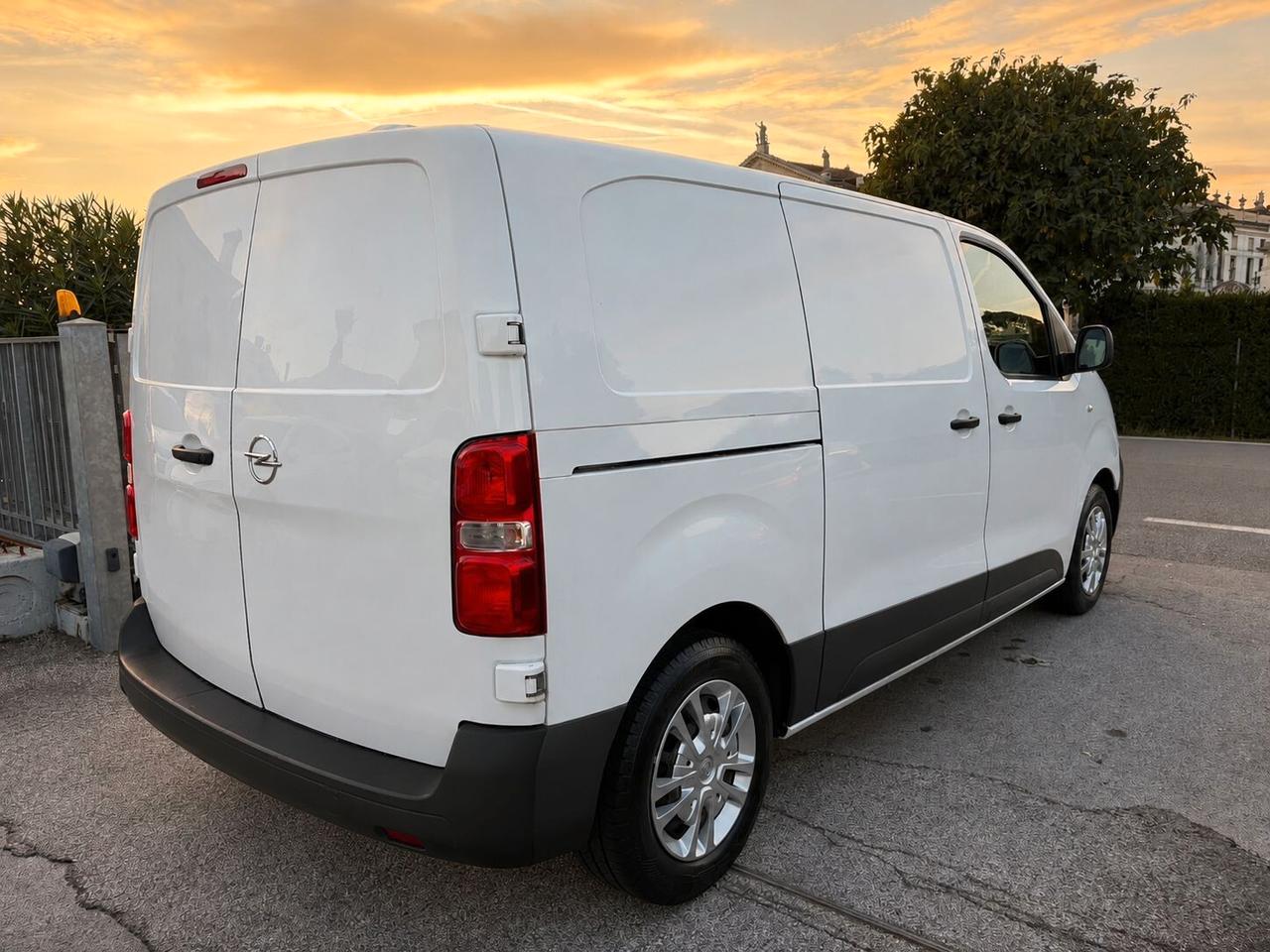 Opel Vivaro 1.5 Diesel 120CV S&S PL-TN M Furgone Essentia