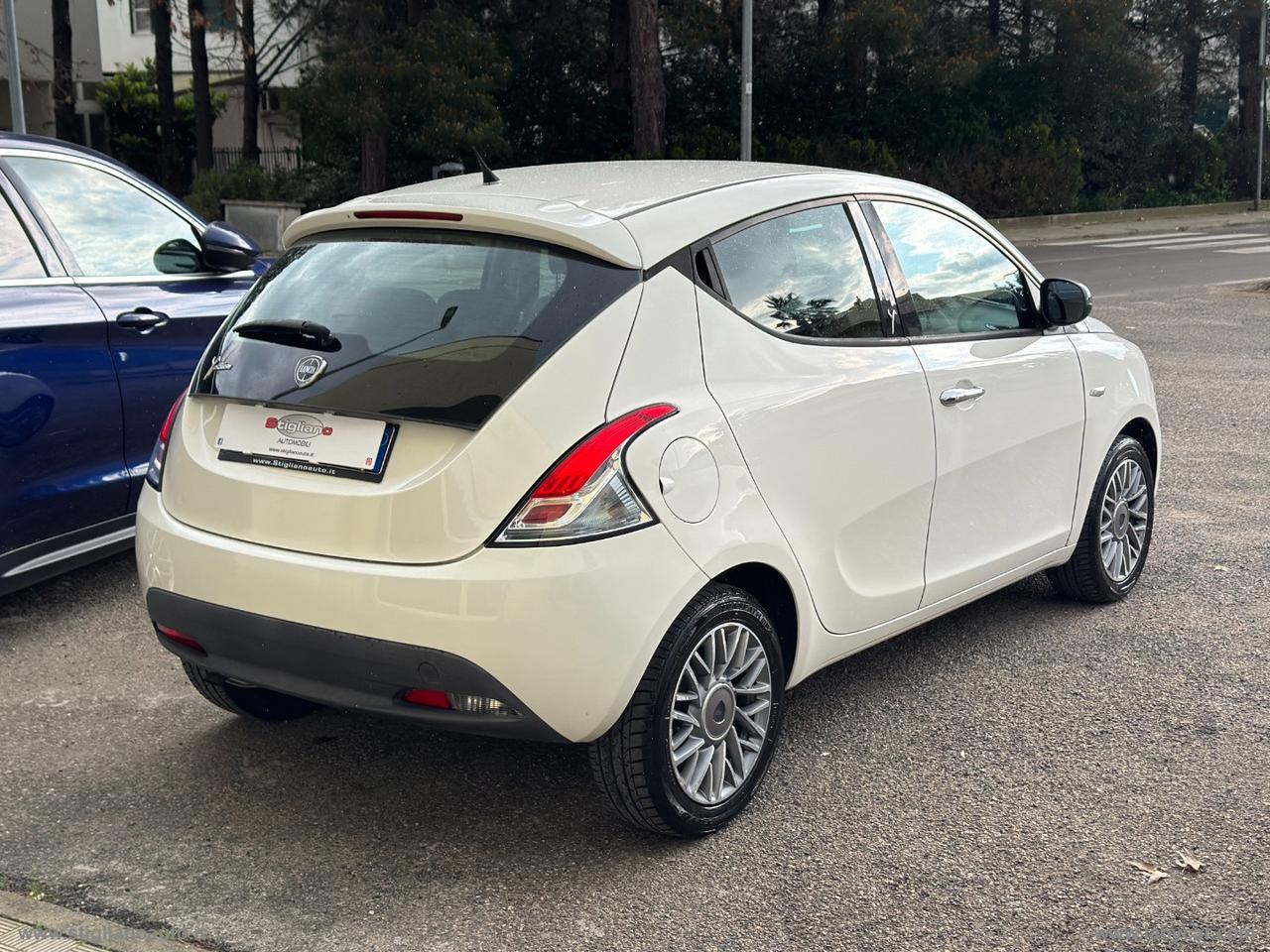LANCIA Ypsilon 1.2 69 CV 5p. Silver