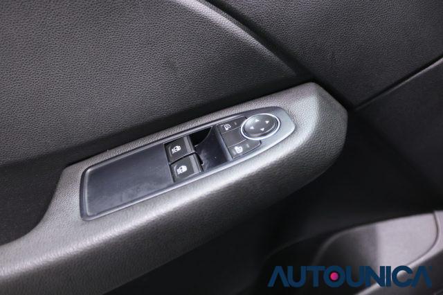 RENAULT Clio TCE 90 CV 5 PORTE BUSINESS FARI LED