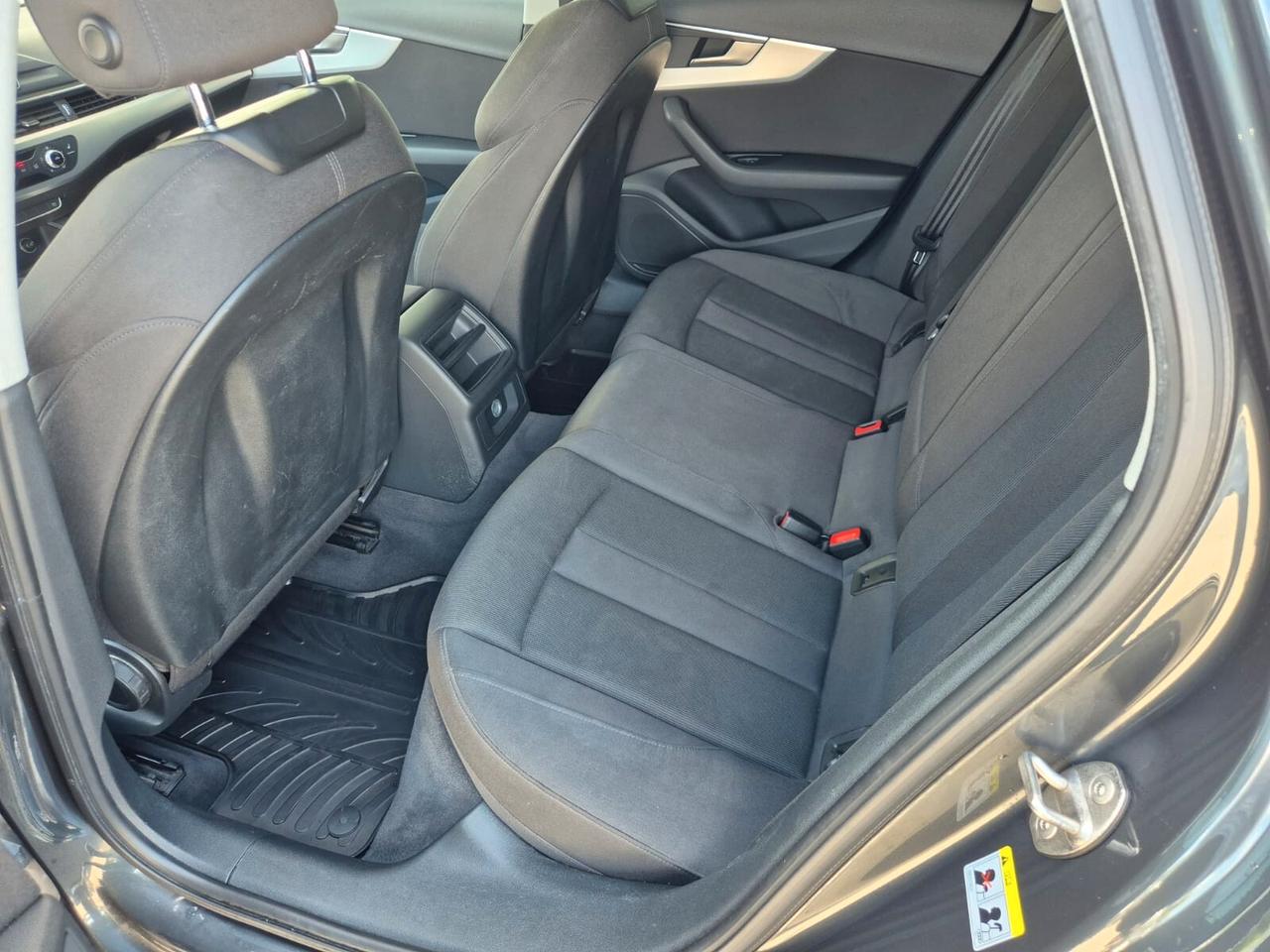 Audi A4 Avant 40 TDI S tronic line edition