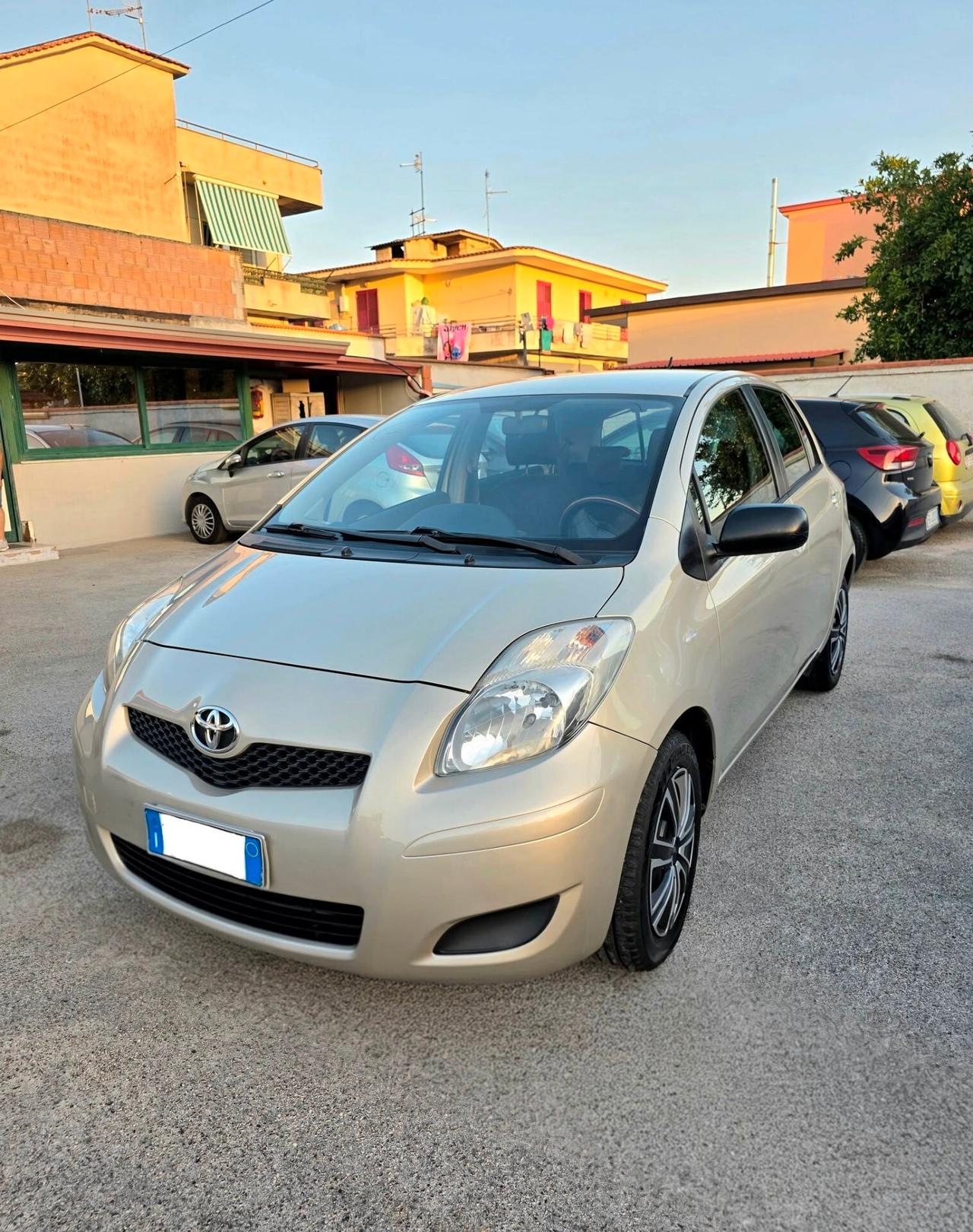 Toyota Yaris 1.0 5 porte Now