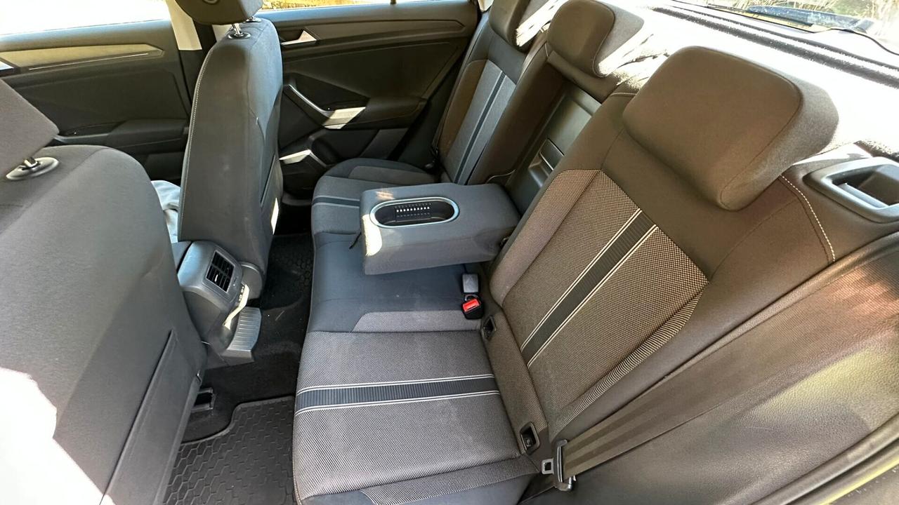 Volkswagen T-Roc 1.0 TSI Business BlueM Tech 2021 Neop LEGGI TESTO