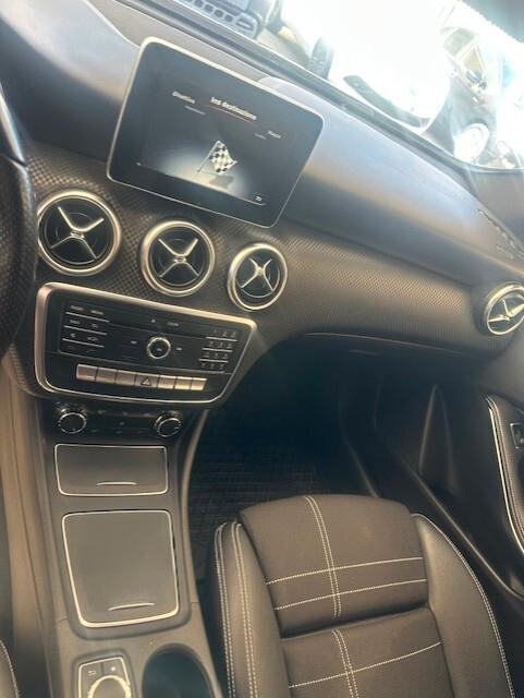 MERCEDES A180 PREMIUM AUTOMATICO