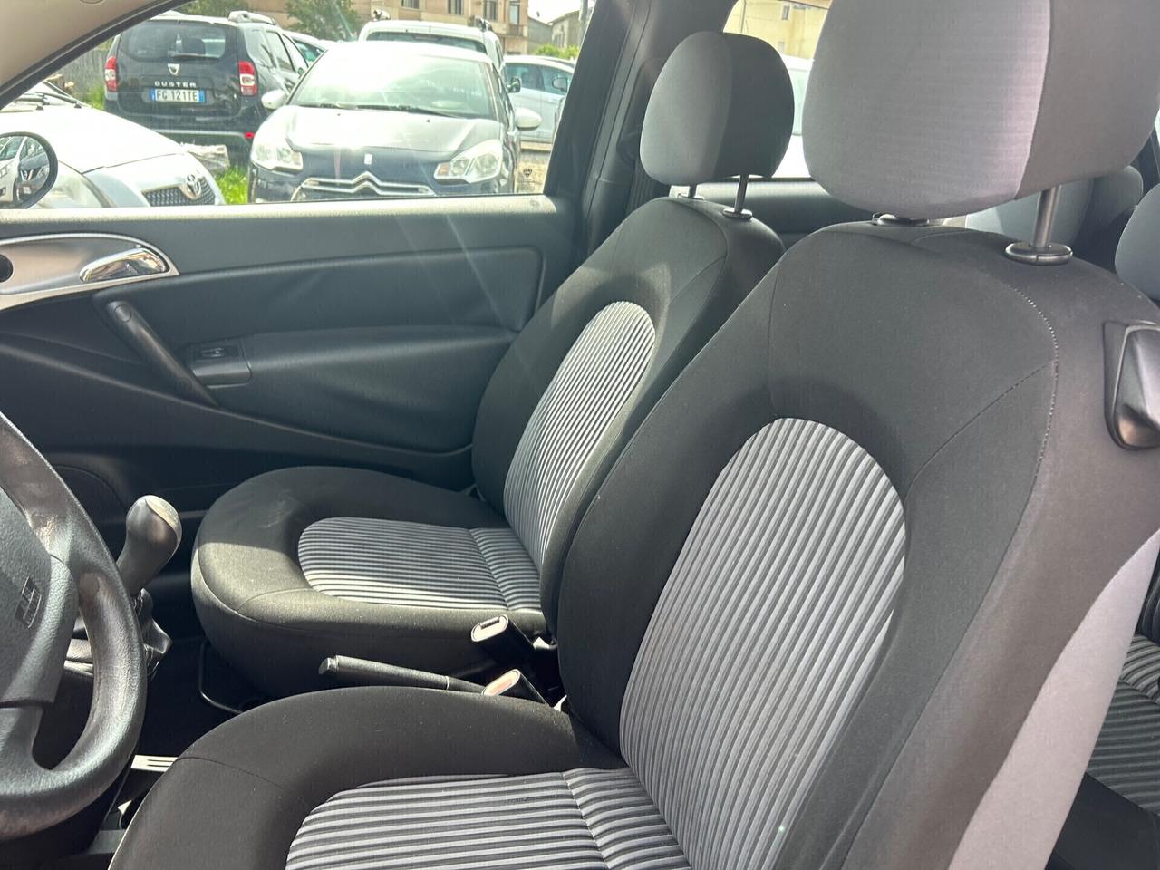 Lancia Ypsilon 1.3 MJT 75 CV Versus