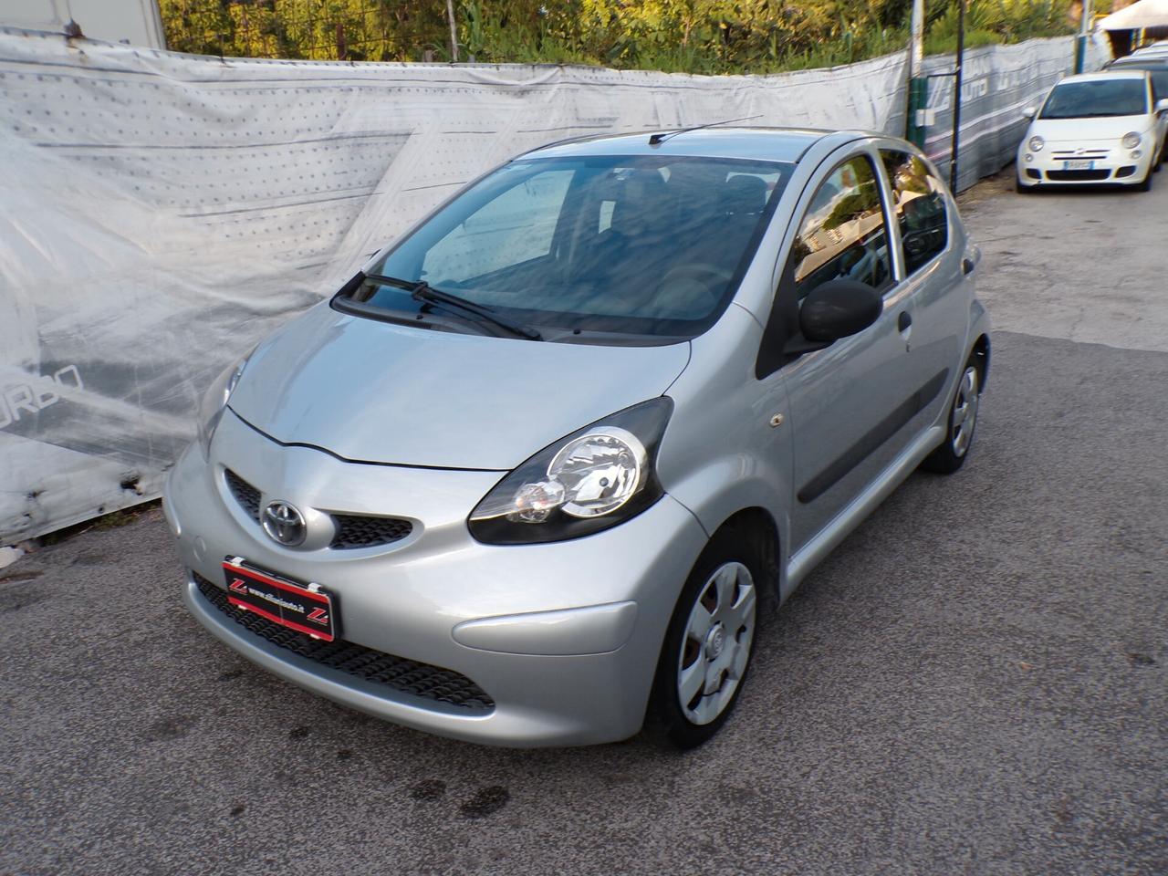 Toyota Aygo 1.0 12V VVT-i 5 porte Sol