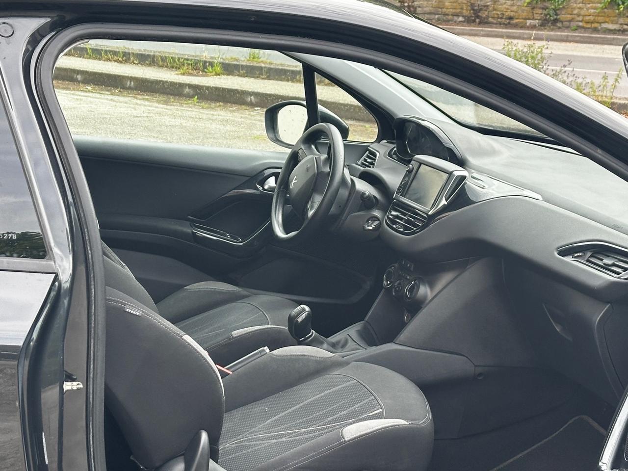 Peugeot 208 1.4 HDi 68 CV 3 porte Allure