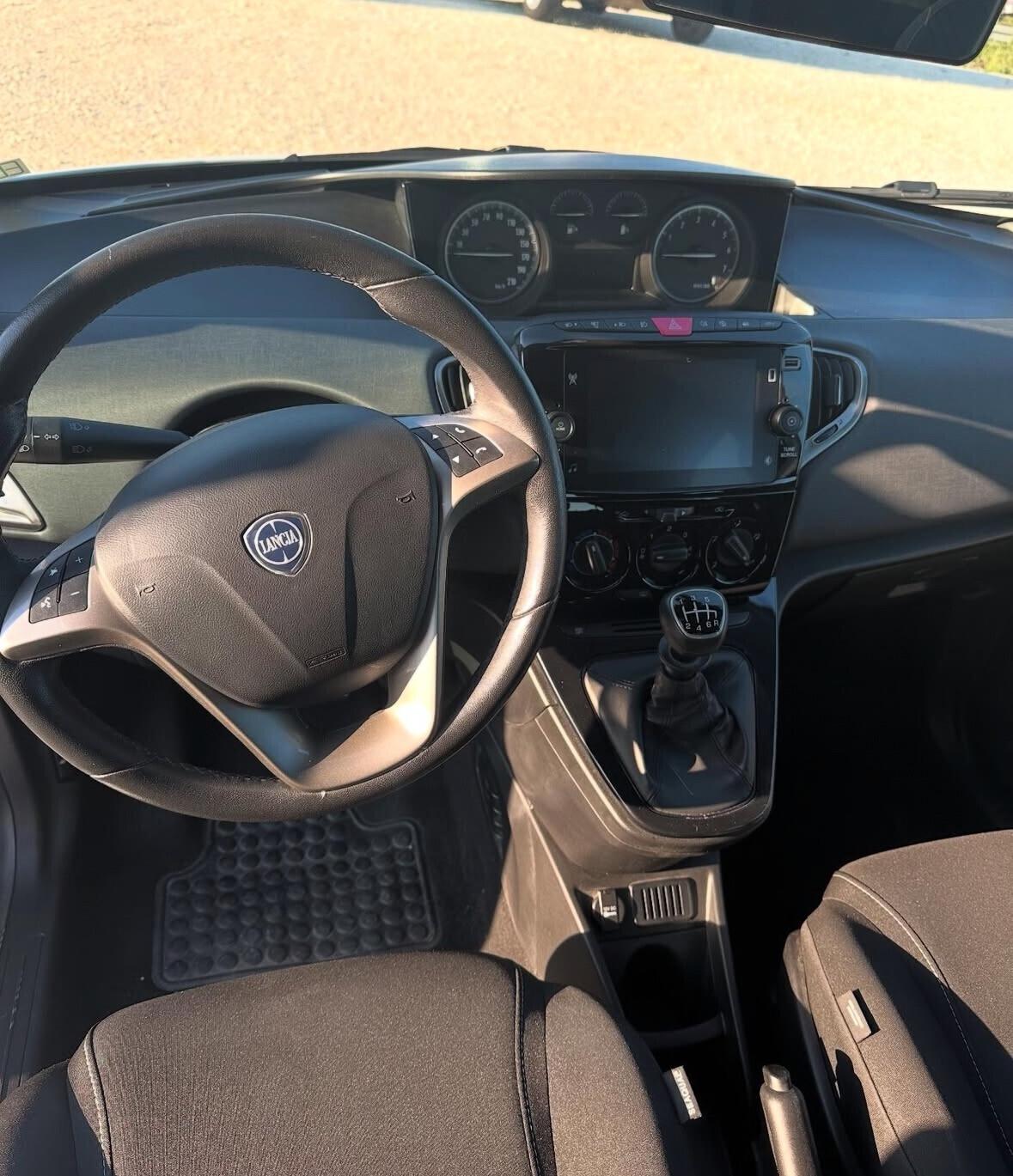 Lancia Ypsilon 1.0 FireFly 5 porte S&S Hybrid Ecochic Silver