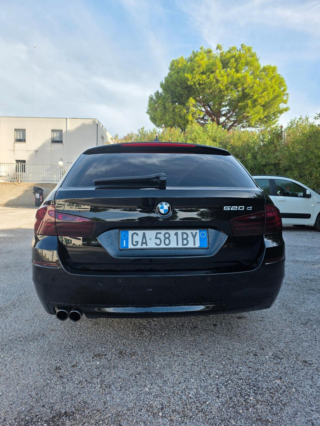 Bmw 520 M sport 2.0 disel 179000 km anno 2015 in perfetto stato tagliando appena eseguito bollo paga