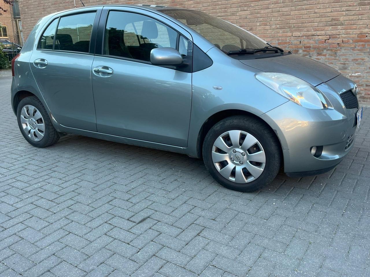 Toyota Yaris 1.0 5 porte