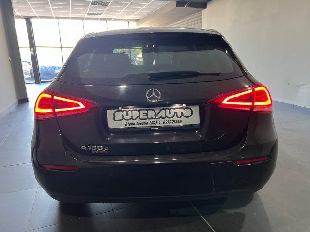 MERCEDES-BENZ A 180 d Automatic Premium ( schermo grande )