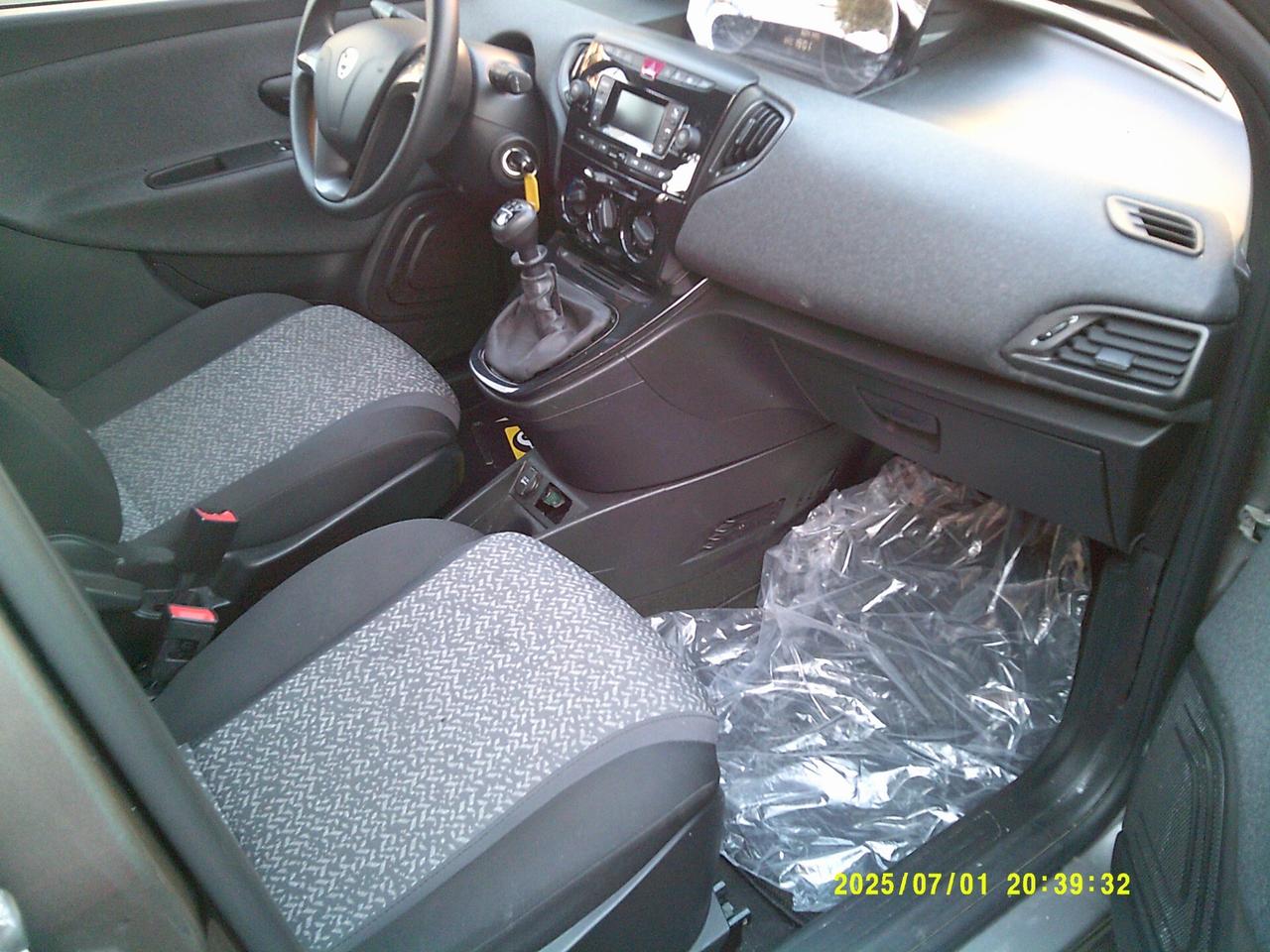 Lancia Ypsilon 1.0 FireFly 5 porte S&S Hybrid Silver