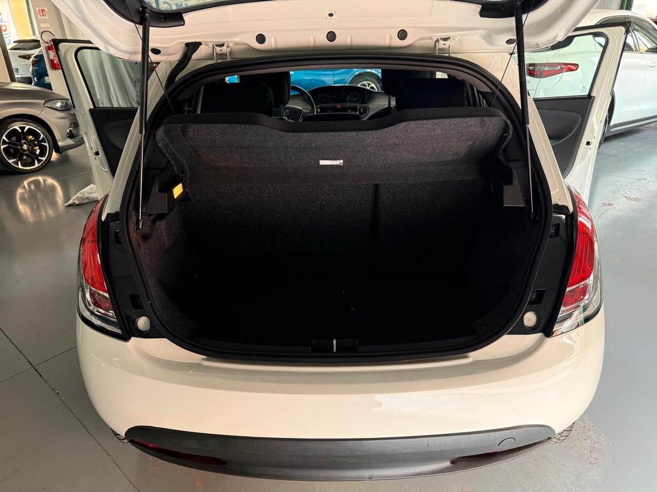 Lancia Ypsilon 1.0 FireFly 5 porte Hybrid Ecochic Silver