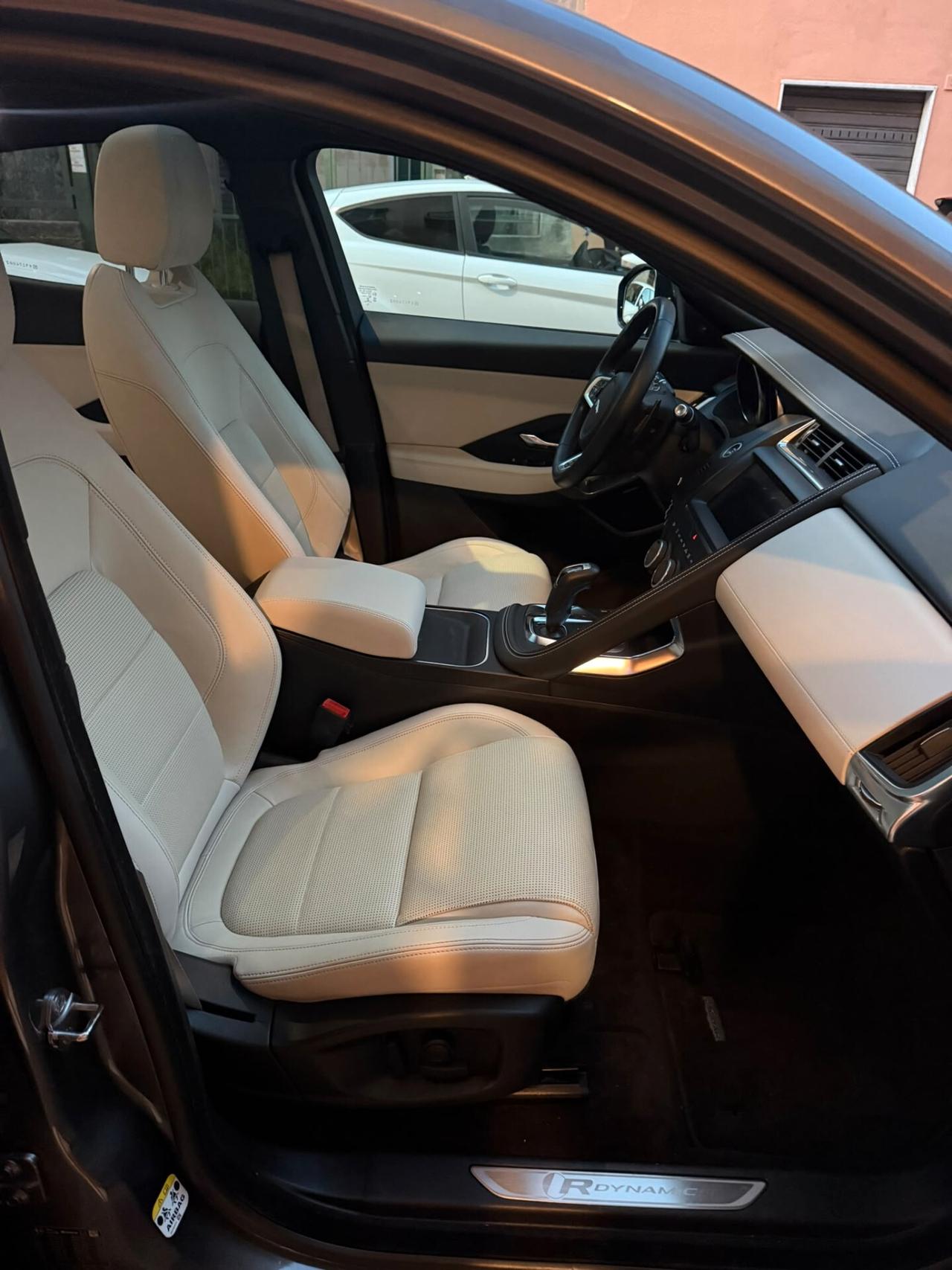 Jaguar E-Pace 2.0D 240 CV AWD aut. R-Dynamic SE