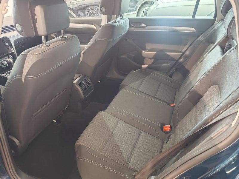 Volkswagen Passat Passat Variant 1.6 TDI SCR DSG R-Line
