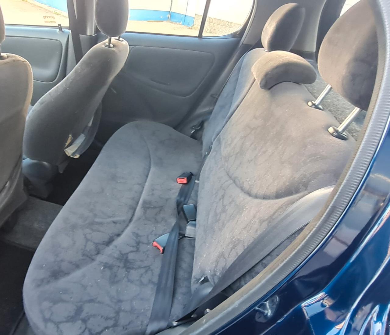 Toyota Yaris 1.0i 16V cat 5 porte Sol