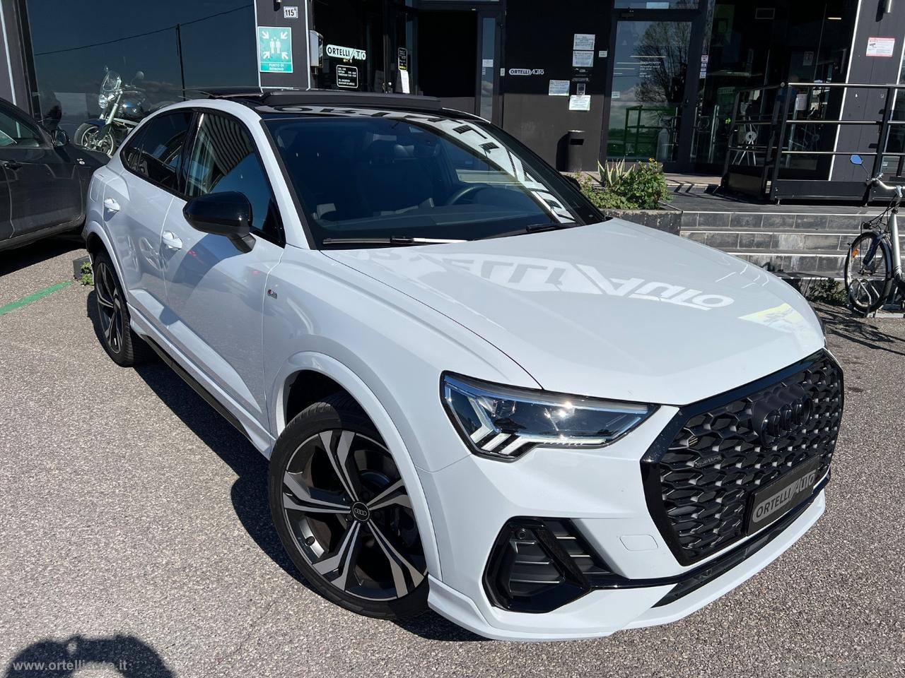 AUDI Q3 SPB 40 TDI quattro S tr. Ident. Black