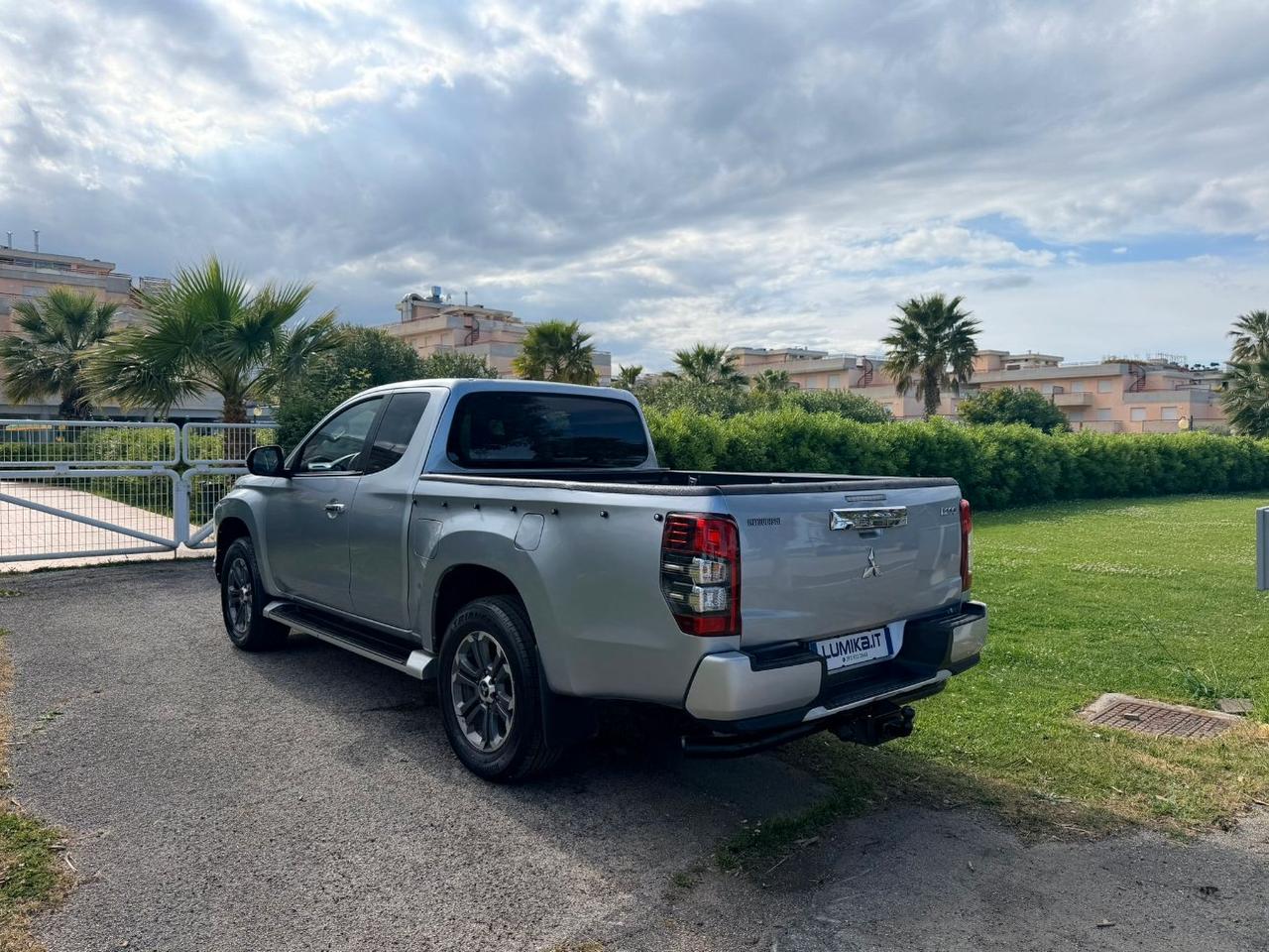 Mitsubishi L200 Double Cab L200 d.cab 2.3d 4wd 150cv